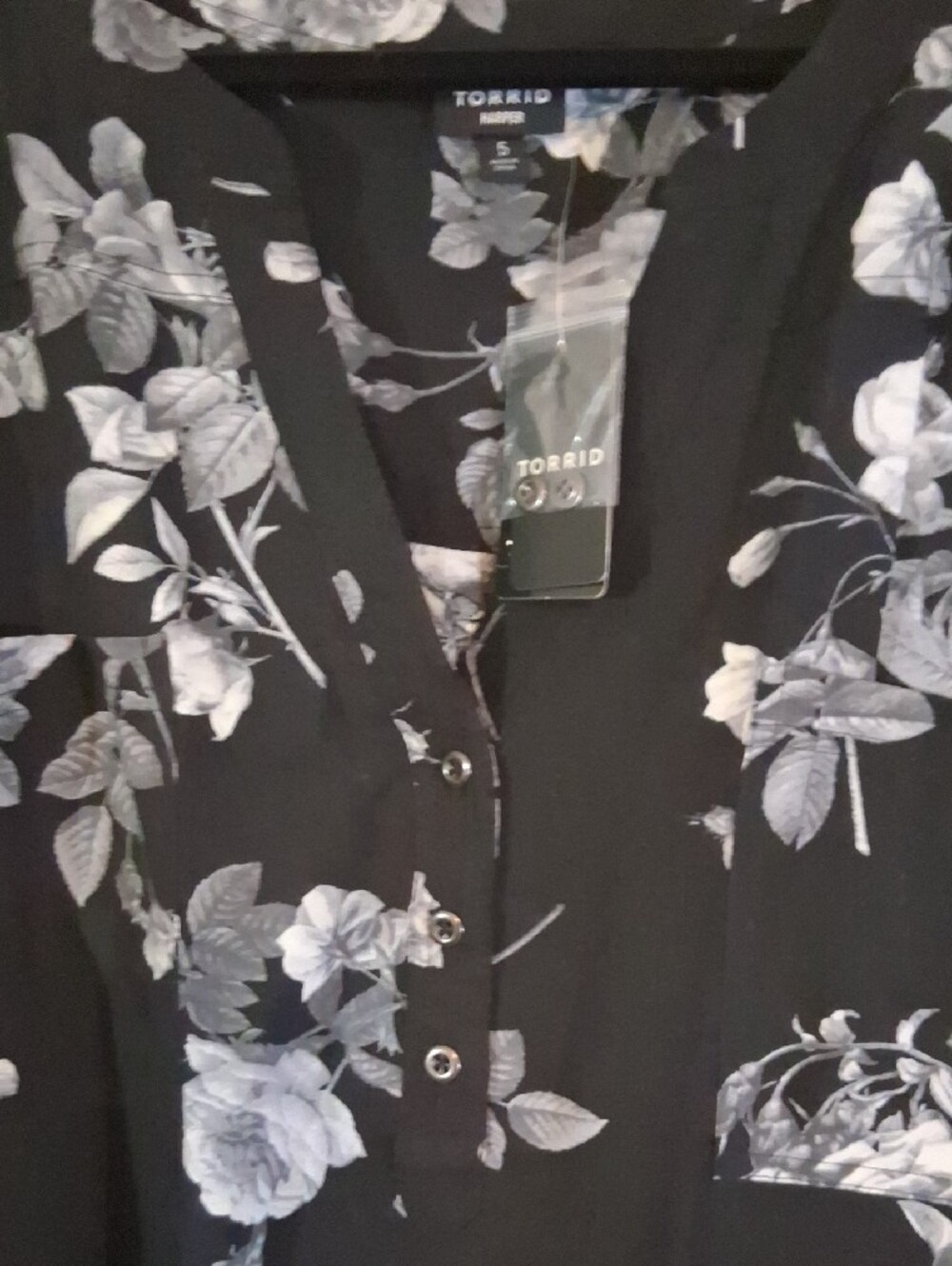 torrid Black & White Floral Henley Tunic - Picture 2 of 2
